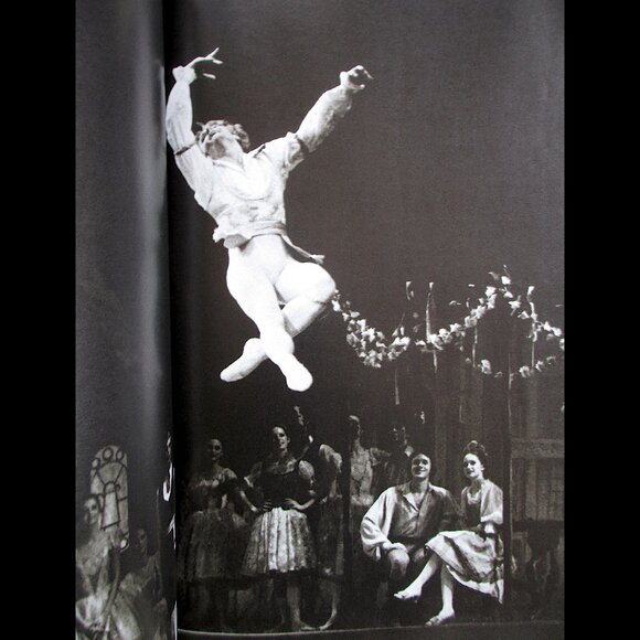 Book - (Ballet) Baryshnikov at Work: Mikhail Baryshnikov Discusses His Roles - Picture 9 of 16